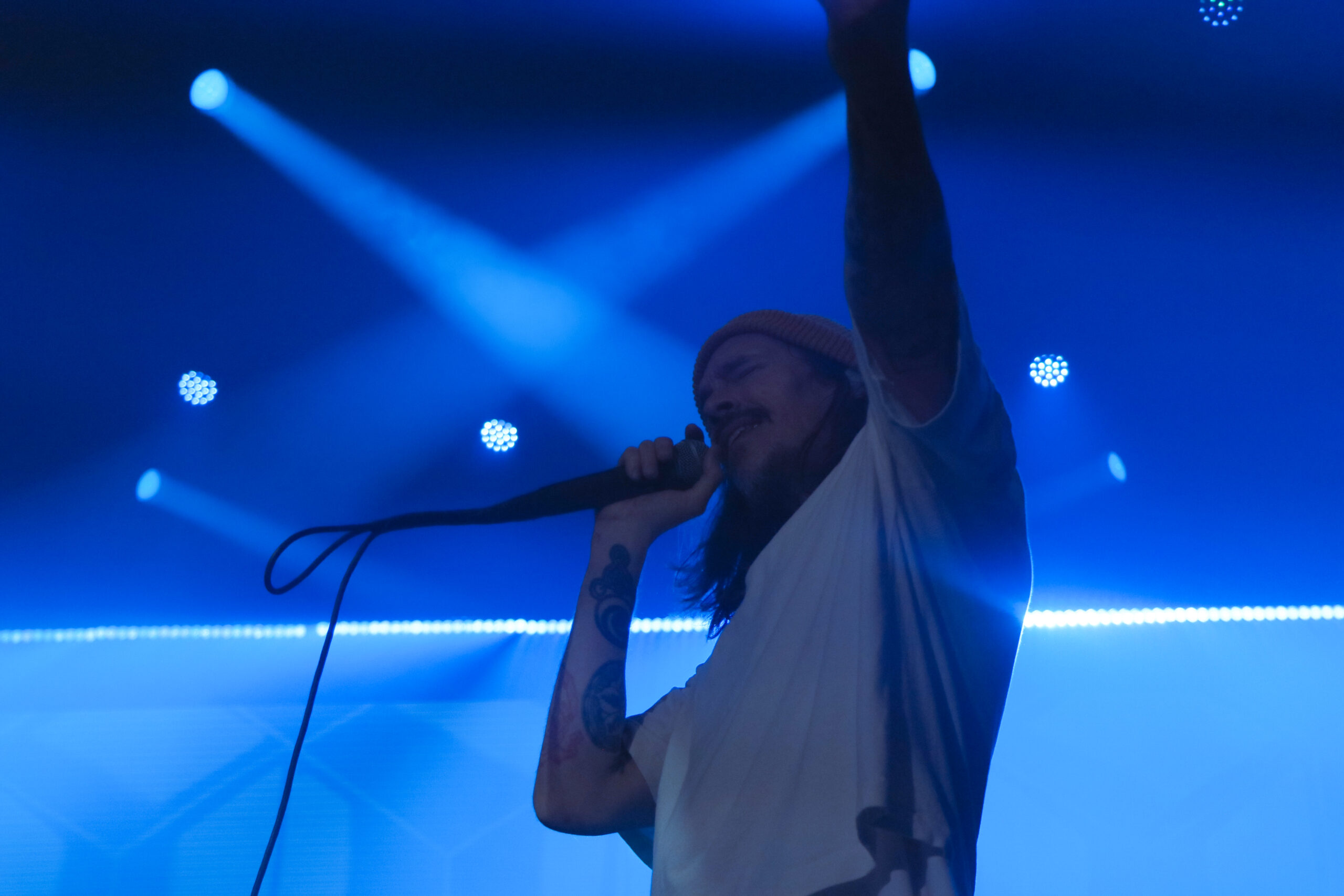 Incubus's lead singer Brandon Boyd hyping the crowd up